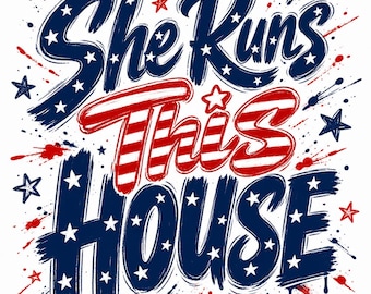 Elle dirige cette maison PNG, conception de sublimation de maman américaine du 4 juillet, cadeau de fête des mères patriotique rétro, drapeau des Etats-Unis 4 juillet graphique de chemise
