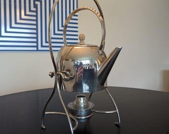 コレクターズアイテム：カール・デフナー（CDE）ティーポット（ウォーマー付き） – アールヌーボー／アールデコ様式、1910年頃／アルパカシルバー