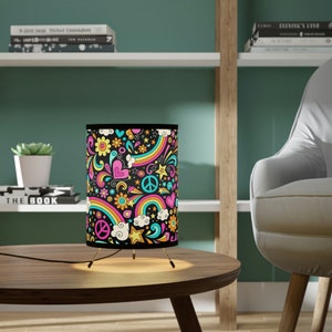 Vintage Retro Tripod Lamp with High-Res Printed Shade, USCA plug