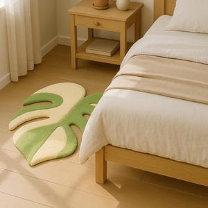 Custom tufted monstera Teppich with green apple and moss rug tones.