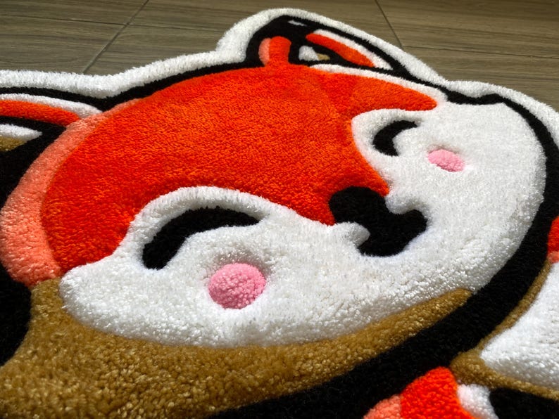 Smiling fox rug detail – hand-tufted nursery rug for animal lovers