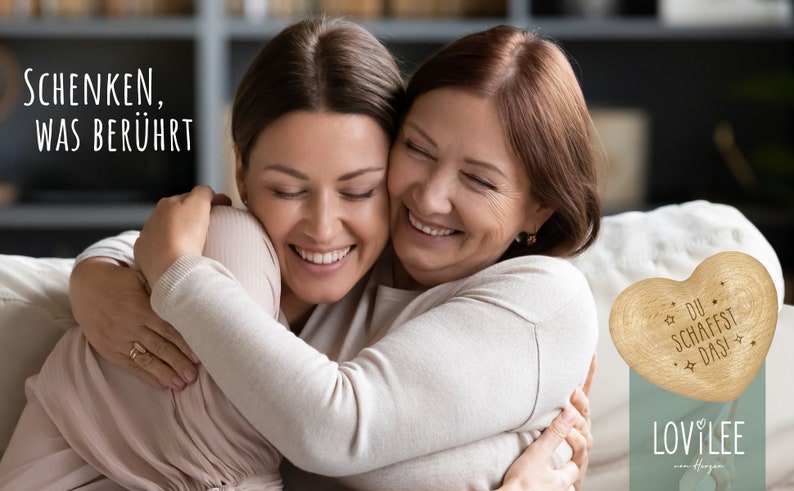 LOViLEE® Handschmeichler, Du schaffst das – Holz-Herz inkl. extra Geschenkbeutel und Grußkartenset – Glücksbringer, Glücksstein, Geschenk und Mutmacher für Familie und Freunde