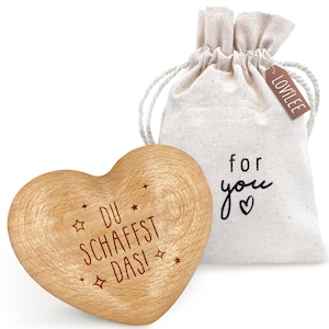 LOViLEE® Handschmeichler, Du schaffst das – Holz-Herz inkl. extra Geschenkbeutel und Grußkartenset – Glücksbringer, Geschenk und Mutmacher