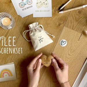 LOViLEE® Handschmeichler, Du schaffst das – Holz-Herz inkl. extra Geschenkbeutel und Grußkartenset – Glücksbringer, Glücksstein, Geschenk und Mutmacher für Familie und Freunde