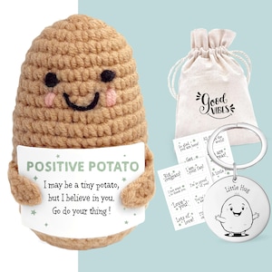 Coffret cadeau « Patate porte-bonheur » crocheté à la main en anglais : sac cadeau, porte-clés (Pocket Hug) et autocollant inclus. Fait main. image 9