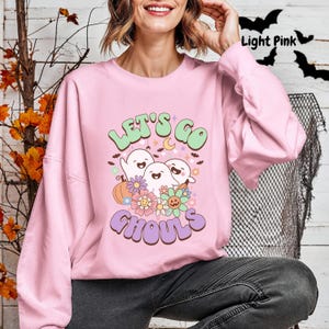 Sudadera Lets Go Ghouls para Halloween, linda camiseta de grupo de chicas con fantasmas, suéter divertido de otoño, suéter floral retro genial para Halloween, camiseta de fantasmas de otoño