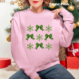 Sudadera navideña con lazo coqueto / Sudadera de copo de nieve invernal / Camisa festiva femenina / Sudadera navideña con lazo coqueto / Camisa navideña