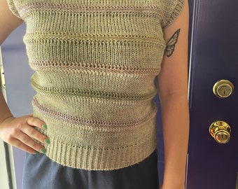 Vintage 80s/90s woman’s sweater vest. Size large.