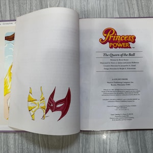 Vintage 1980s She-Ra Princess of Power The Queen of the Ball book. 1980s kids toys nostalgia. bild 4