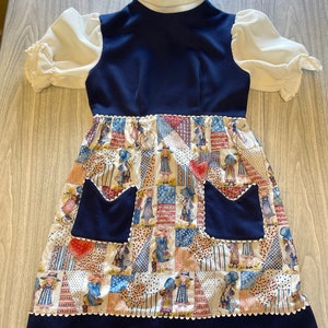 Vintage girls Holly Hobbie dress made by Pommy Jrs. 70s young girls fashion. Vintage prairie girl. 70s kids dress up.