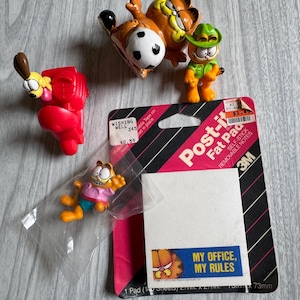 Vintage 1980s Garfield Memorabilia: Ceramic Figurines & Post-it Notes