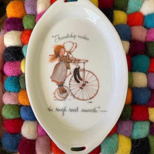 Vintage Holly Hobbie ceramic trinket dish. 1970s decor. 4x6 size