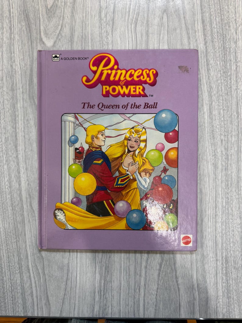 Vintage 1980s She-Ra Princess of Power The Queen of the Ball book. 1980s kids toys nostalgia. bild 1
