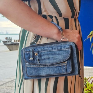 Denim Doppel-Reißverschluss um Klappe Geräumige Akkordeon-Kupplung + verstellbarer Riemen (L.8.25 "xH.4.75"xW.2 ") Zeitloser Stil Multifunktionale Einzigartige Kupplung."