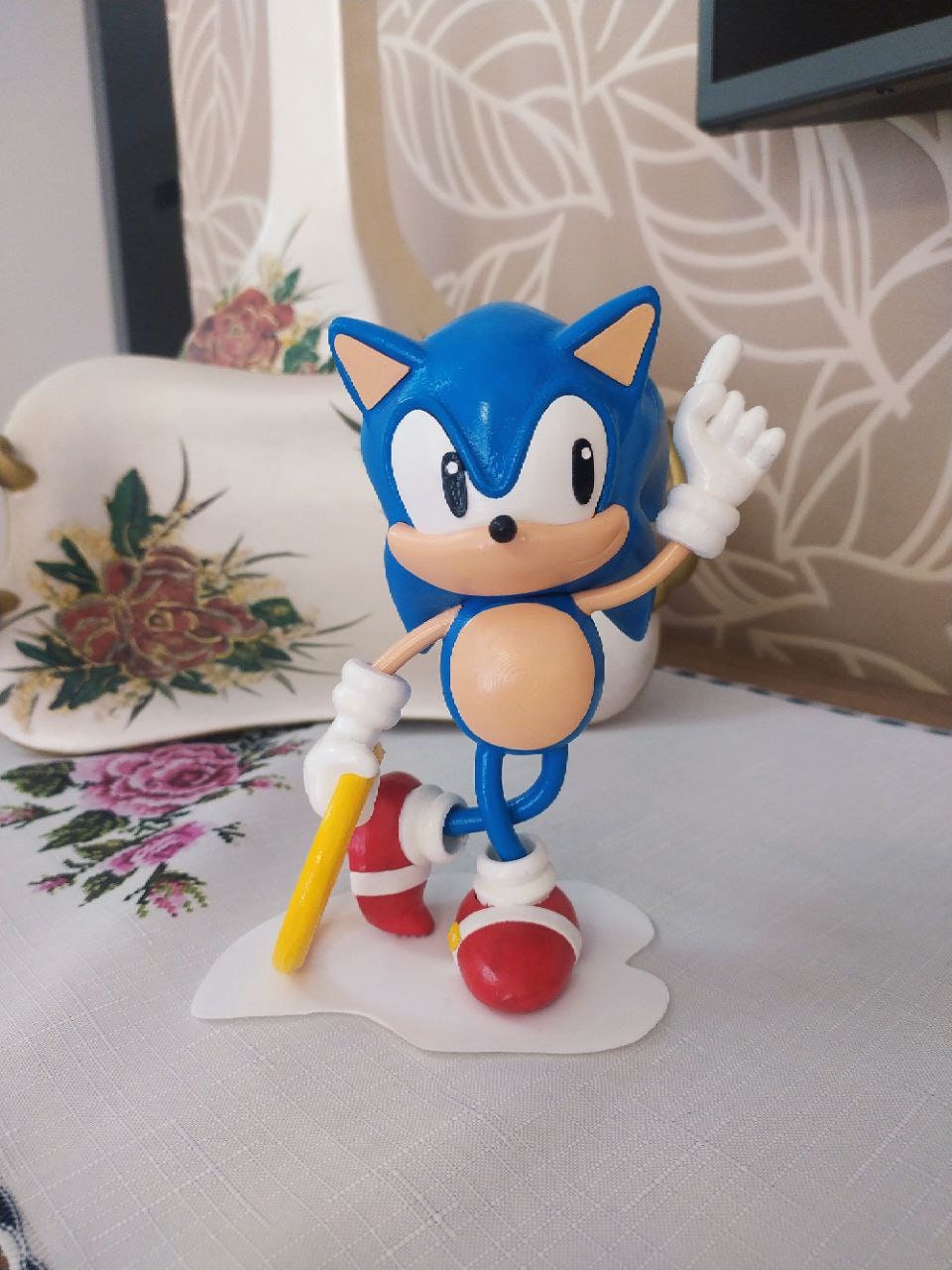 Sonic the Hedgehog Ice Pop Sculpture 