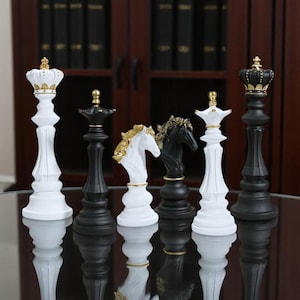 Schachfigur Statuen | Schwarz oder Weiß Schachfiguren | König, Königin & Ritter Figuren | Schach Ornamente | Schach-Liebhaber-Geschenk | Bücherregal Dekor