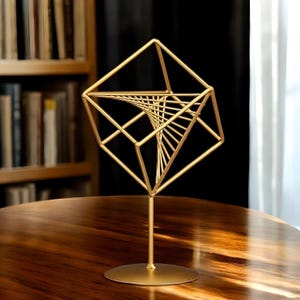 Gold Geometrische Metall Skulptur | Geometrischer Dekorakzent | Metall Ornament gold | Bücherregal Dekor | Bücherregal Ornament | Sideboard-Zubehör