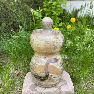 Salz gebranntes Deckelglas, Kanister, Steingut, Kegel 11, gedrehte Keramik, Kunstkeramik