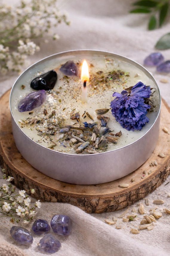 Manifestation Ritual Candle I Ritualverstärker I Maxi-Teelicht mit Kräutern, Blüten, Edelsteinen und ätherischen Ölen I Manifestiere Wunder