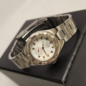 Retro Womens Watch Guess Quartz Diver Style With Rotating Bezel Gift For Her
