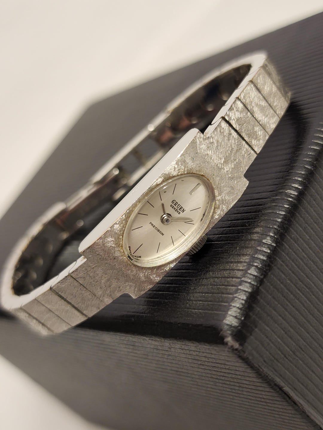 Vintage Gruen Precision Womens Watch Mechanical Manual Wind  display picture 3