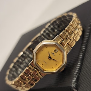 Reloj vintage para mujer, de cuarzo Lorus en tono dorado, pequeño reloj para muñecas más pequeñas, regalo para ella, regalo para niños