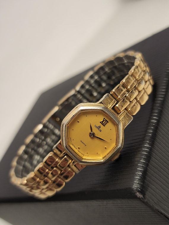 Montre femme vintage Lorus quartz petite montre pour poignets plus petits  Cadeau pour elle Cadeau pour enfant