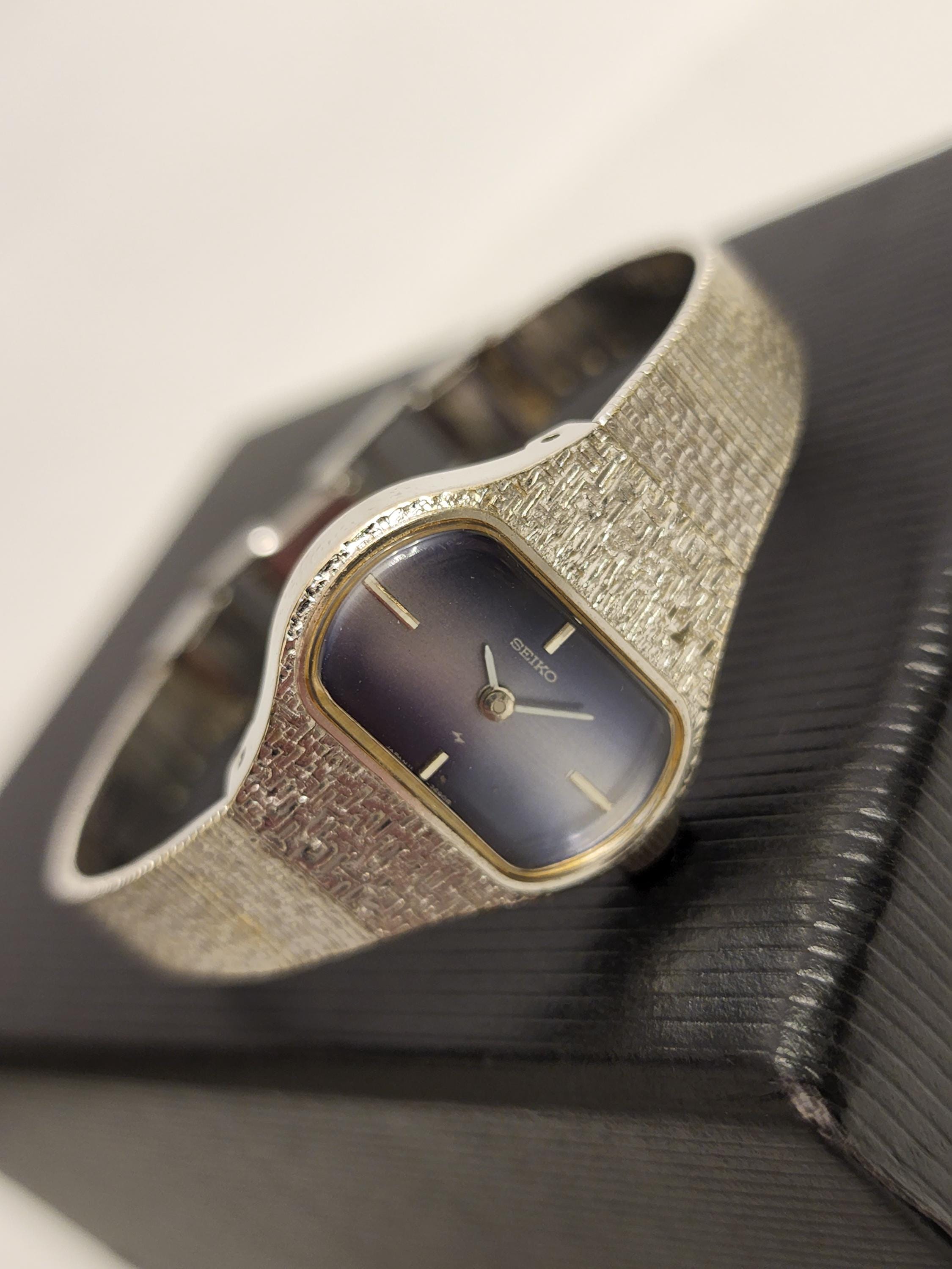 Montre Homme Vintage Bulova P9 Quartz Cadran Noir - Sans Bracelet - Pièces Réparation
