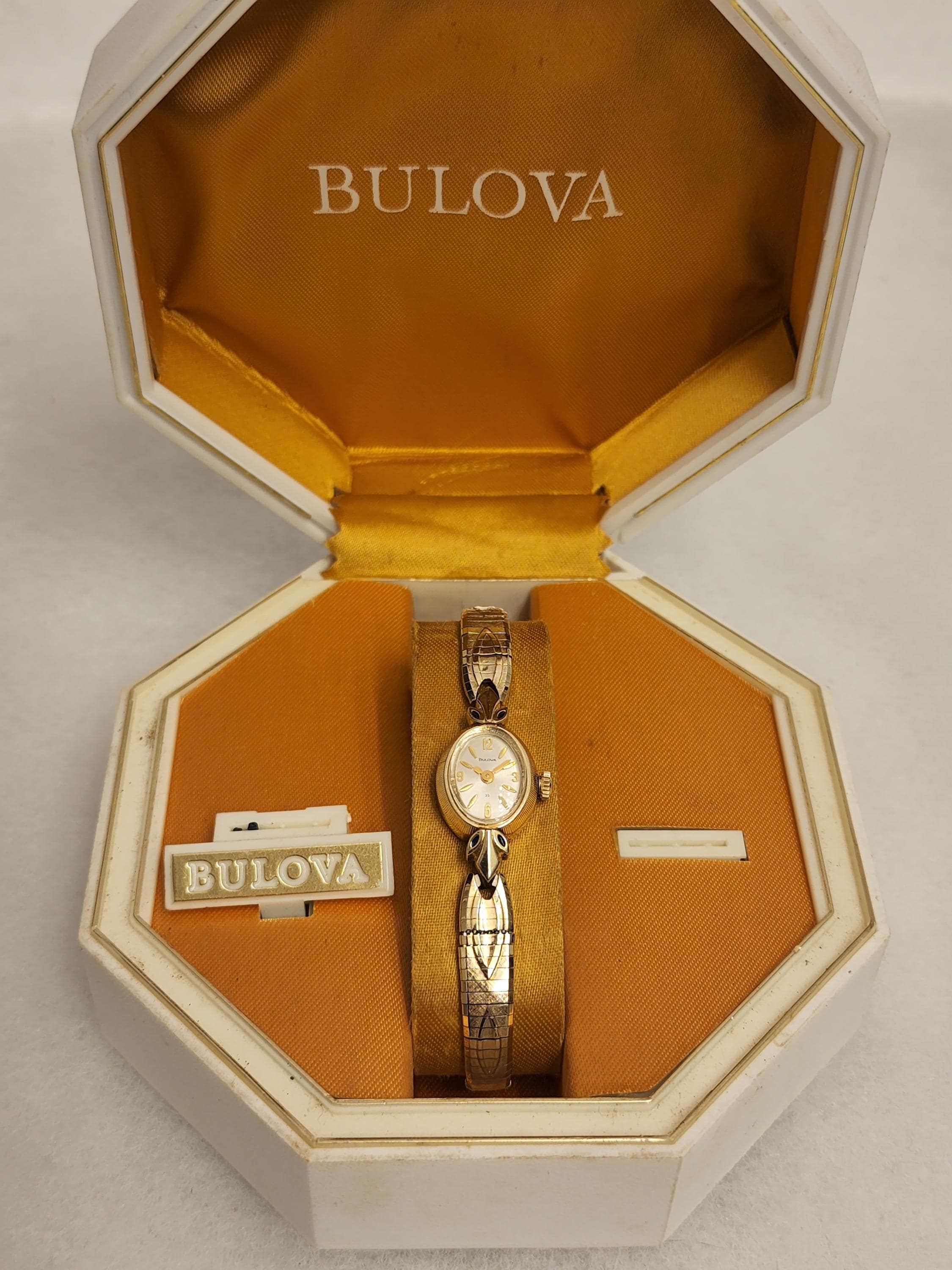 Vintage Womens Watch Gold Bulova 23 Mechanical Manual Wind  display picture 1