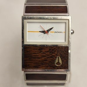 Retro Nixon Watch the Chalet Max and Relax Wood Panel Quartz  display picture 1