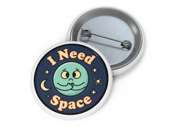 Ich brauche Weltraum-Knopf, Sad Moon Planet Pin, introvertiertes Accessoire, Abzeichen für psychische Gesundheit