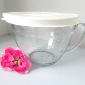 The PAMPERED CHEF Glass Measuring Mixing Batter Bowl No Lid 8 Cup 2 Quart  #88