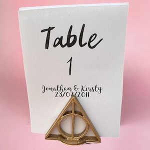 Détenteurs de noms de lieux. Porte-nom de lieu inspiré du film, porte-numéro de table