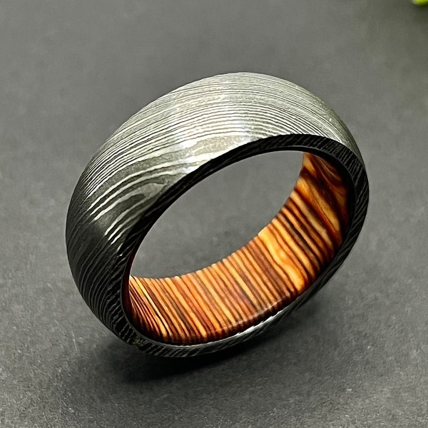 Bague tonneau à whisky en acier damas Bague homme Bague de mariage en bois Bague de promesse homme Bague en acier damas Bague homme Bague de fiançailles Alliance homme