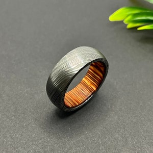 Bague tonneau à whisky en acier damas Bague homme Bague de mariage en bois Bague de promesse homme Bague en acier damas Bague homme Bague de fiançailles Alliance homme image 5