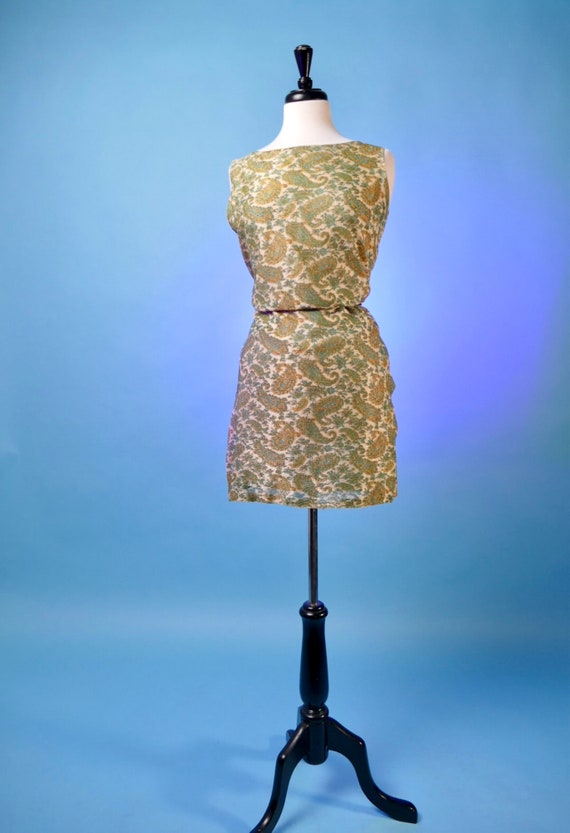 1960s Vintage Gold and Green Paisley Shift Dress - image 4