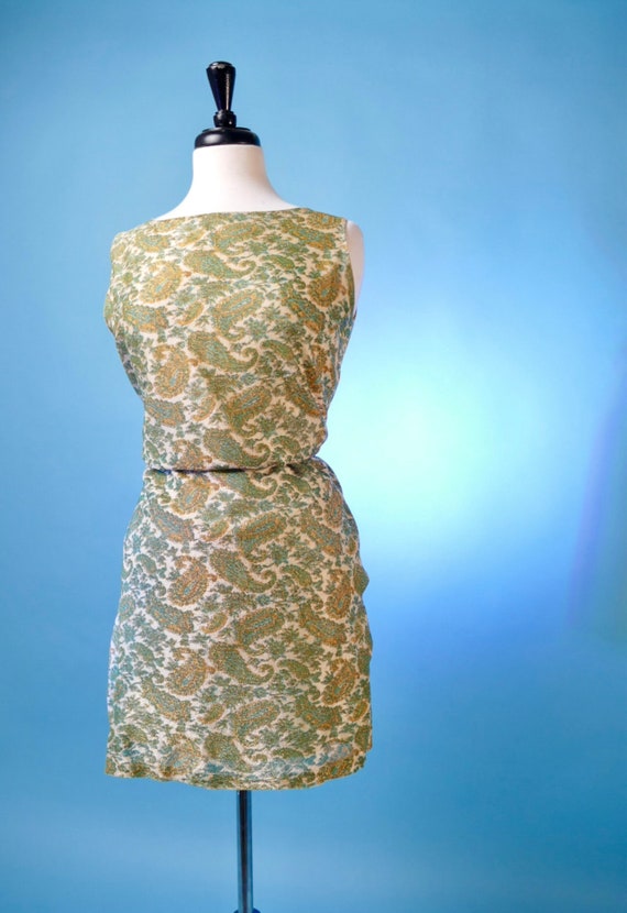 1960s Vintage Gold and Green Paisley Shift Dress - image 3