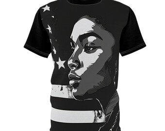 Black Woman of America T-Shirt, Stylish Graphic Tee to Celebrate Heritage, Great Gift for Birthdays or Special Occasions