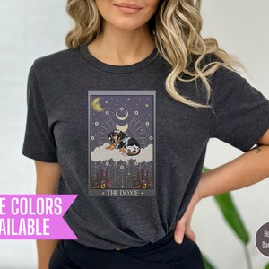 Chemise de carte de tarot, carte de tarot de teckel, chemise de chien mystique, les sorcières aiment aussi les chiens