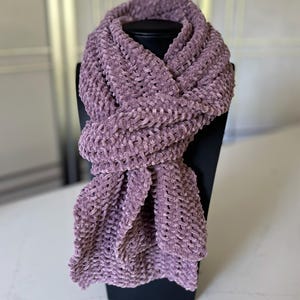Scarf for women, hand knitted mauve scarf, pink chenille yarn scarf, knitted scarf, unisex scarf, knitted Christmas gift, winter scarf