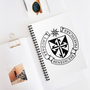 Caderno espiral com logotipo da Ordem Dominicana, linha pautada, católico, estético, latino, diácono, padre, presente de ordenação, religioso, ordem dos pregadores