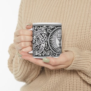 Taza de cerámica tradicional católica con forma de cáliz, 325 ml (11 oz) y 444 ml (15 oz), en latín, Jesús, Eucaristía, Ordenación sacerdotal, Regalo, Dibujo lineal del misal tradicional