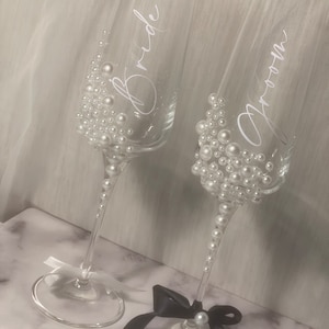 UNE flûte à champagne personnalisée en verre de cristal Pearl (UN VERRE)