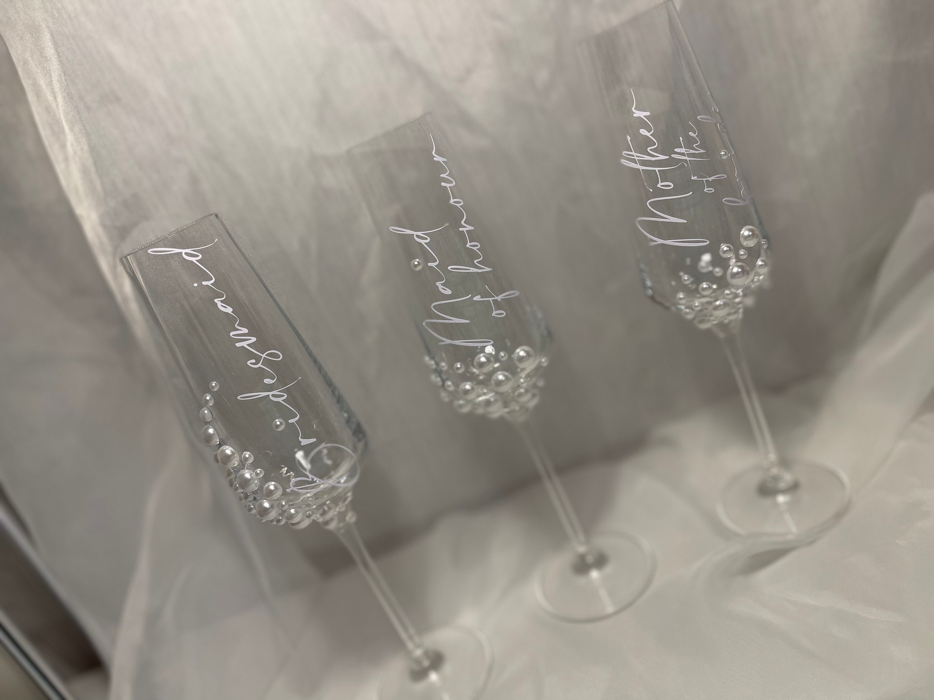 Personalised Wedding Pearl Champagne Flutes| Mr & MRS Champagne Flutes | Personalised Engraved Future Mrs/Lucky Mr | Engagement Champagne Flute Glass Set | Engagement Gifts | Engaged Couple Gift Set| Hen Party Gift