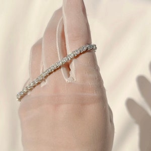 The Beatrice oval-shaped bracelet