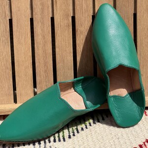 Women&#39;s green leather mules, women&#39;s suede mules, Moroccan velour babouche, high-end leather babouche for her, and women&#39;s leather chaussons