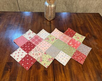 Christmas Patchwork Table Topper – Handmade Quilted Holiday Centerpiece Decor
