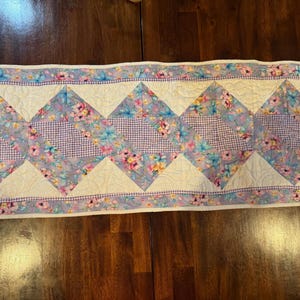 Handmade Easter Table Runner – Quilted Spring Floral Pastel Decor afbeelding 3