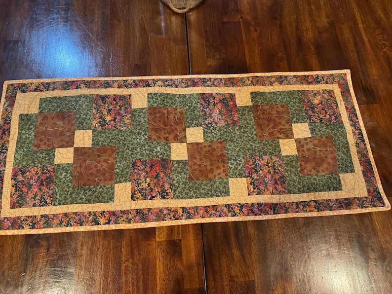 Chemin de table rustique en patchwork d'automne - Déco de ferme d'automne faite main image 1