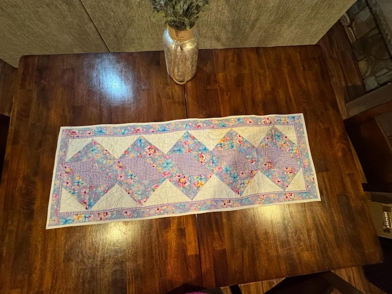 Handmade Easter Table Runner – Quilted Spring Floral Pastel Decor afbeelding 2